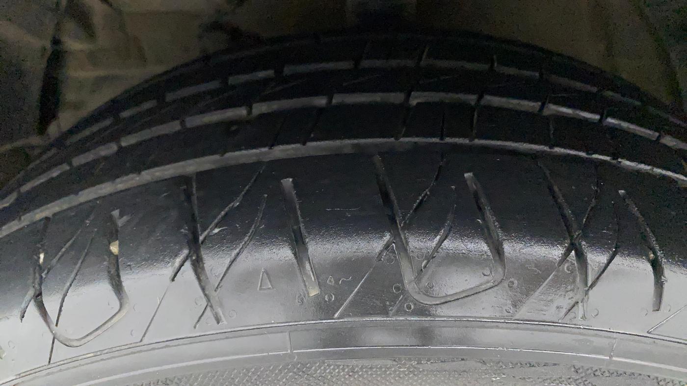 2019 Mahindra XUV300 W8 1.5 DIESEL, Diesel, Manual, 72,275 km, Left Front Tyre Tread