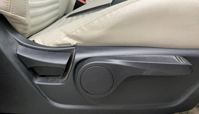 2019 Mahindra XUV300 W8 1.5 DIESEL, Diesel, Manual, 72,275 km, Driver Side Adjustment Panel