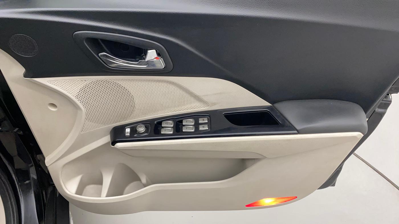 2019 Mahindra XUV300 W8 1.5 DIESEL, Diesel, Manual, 72,275 km, Driver Side Door Panels Control
