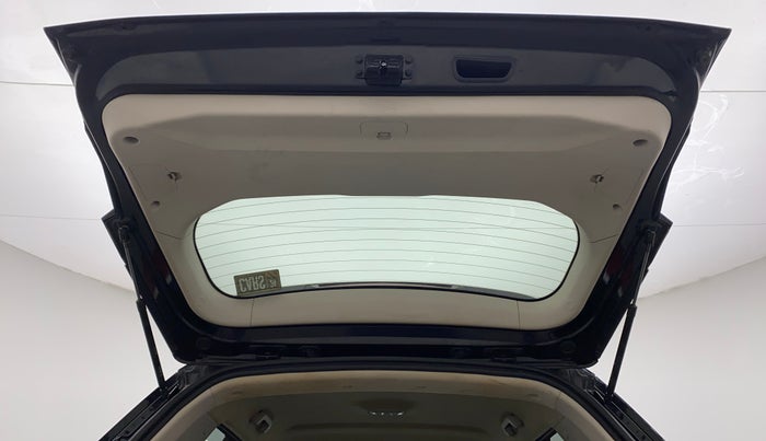 2019 Mahindra XUV300 W8 1.5 DIESEL, Diesel, Manual, 72,275 km, Boot Door Open