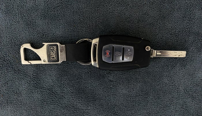 2019 Mahindra XUV300 W8 1.5 DIESEL, Diesel, Manual, 72,275 km, Key Close Up