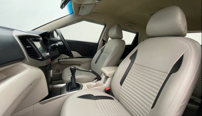 2019 Mahindra XUV300 W8 1.5 DIESEL, Diesel, Manual, 72,275 km, Right Side Front Door Cabin