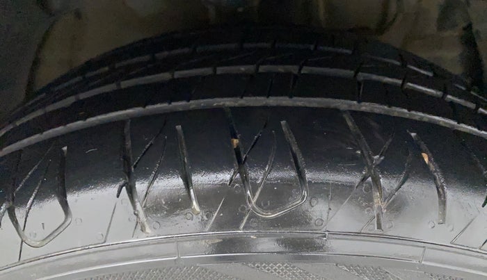 2019 Mahindra XUV300 W8 1.5 DIESEL, Diesel, Manual, 72,275 km, Right Front Tyre Tread