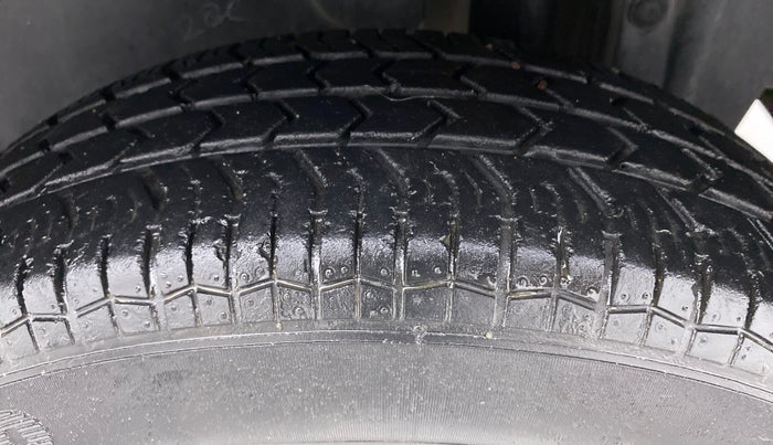 2013 Maruti Swift VXI, Petrol, Manual, 36,577 km, Left Rear Tyre Tread