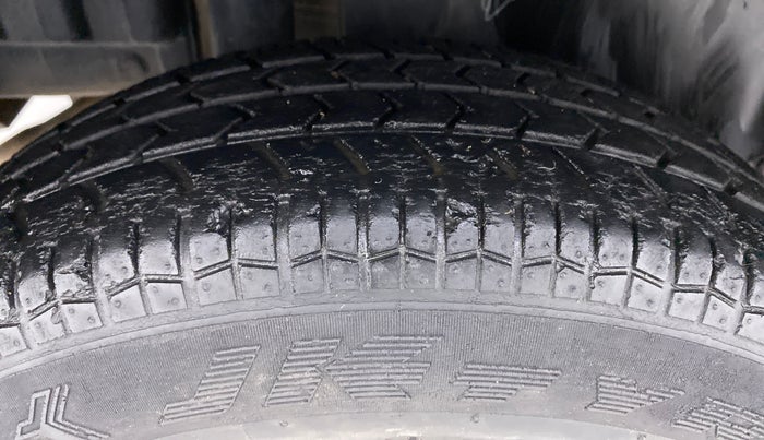 2013 Maruti Swift VXI, Petrol, Manual, 36,577 km, Right Rear Tyre Tread
