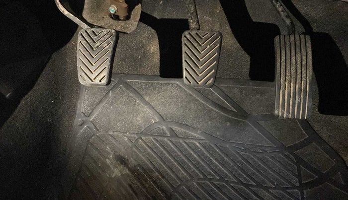 2017 Hyundai Eon ERA +, Petrol, Manual, 50,706 km, Pedals