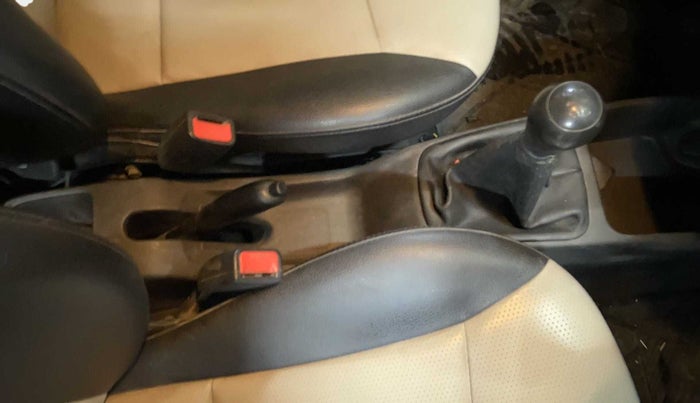 2017 Hyundai Eon ERA +, Petrol, Manual, 50,706 km, Gear Lever