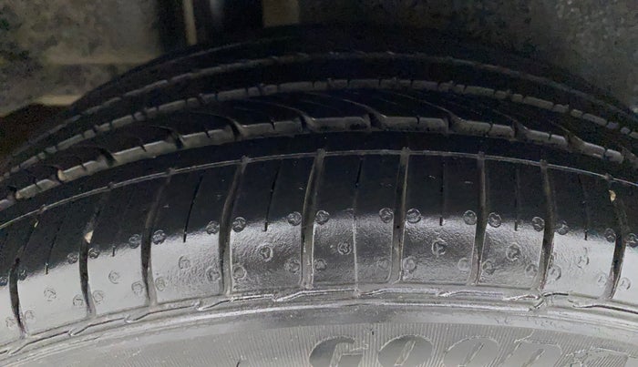 2018 Maruti Ciaz ALPHA 1.4 PETROL, Petrol, Manual, 73,694 km, Right Rear Tyre Tread