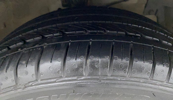 2018 Maruti Ciaz ALPHA 1.4 PETROL, Petrol, Manual, 73,694 km, Right Front Tyre Tread