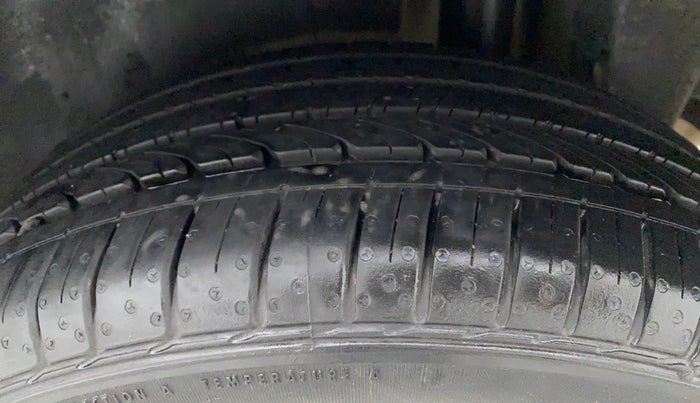 2018 Maruti Ciaz ALPHA 1.4 PETROL, Petrol, Manual, 73,694 km, Left Rear Tyre Tread