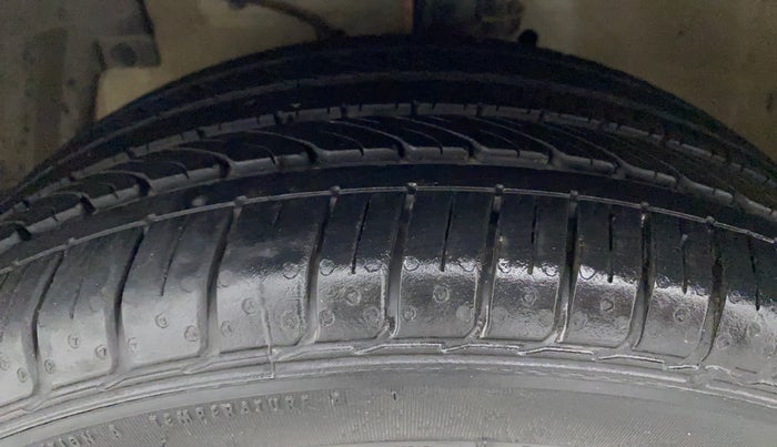 2018 Maruti Ciaz ALPHA 1.4 PETROL, Petrol, Manual, 73,694 km, Left Front Tyre Tread