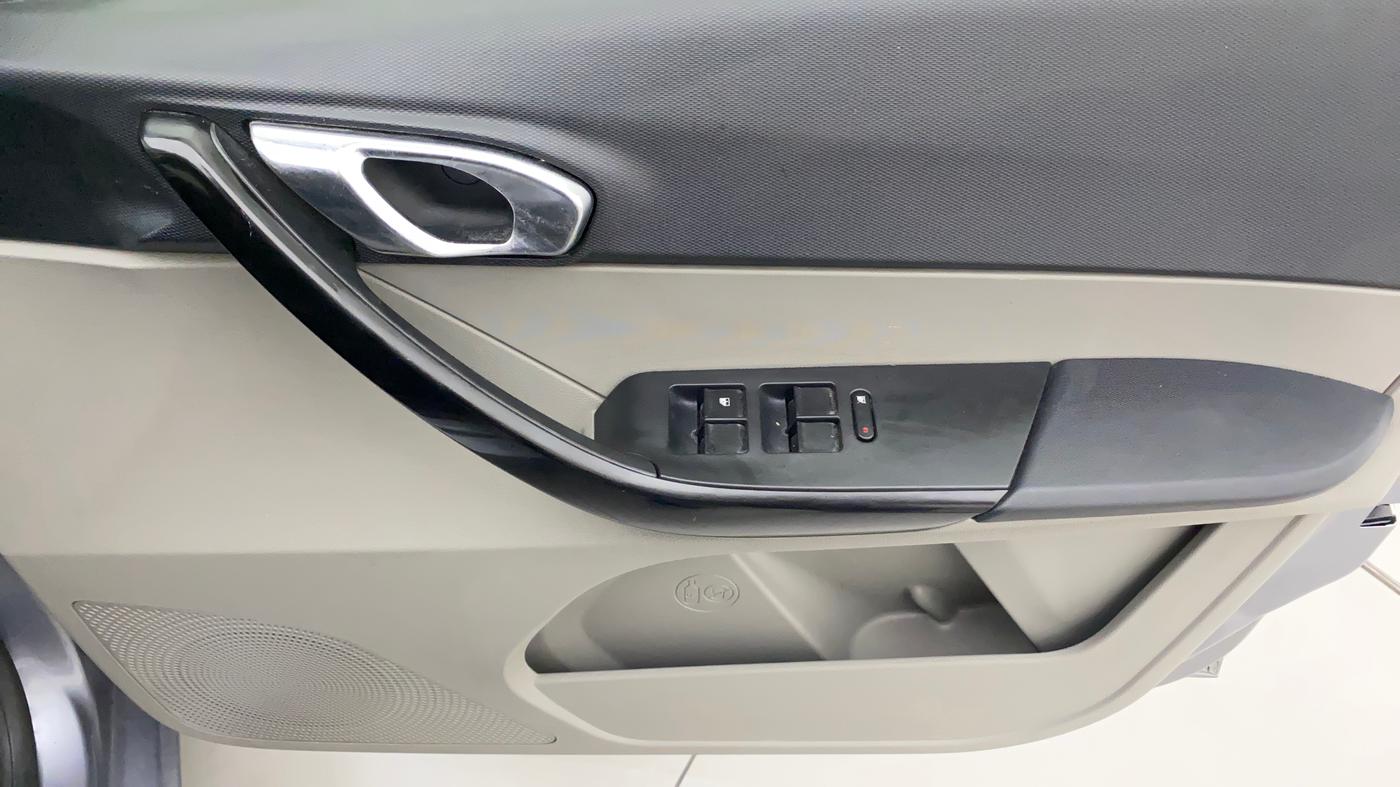 2018 Tata Tiago XZA PETROL, Petrol, Automatic, 50,496 km, Driver Side Door Panels Control