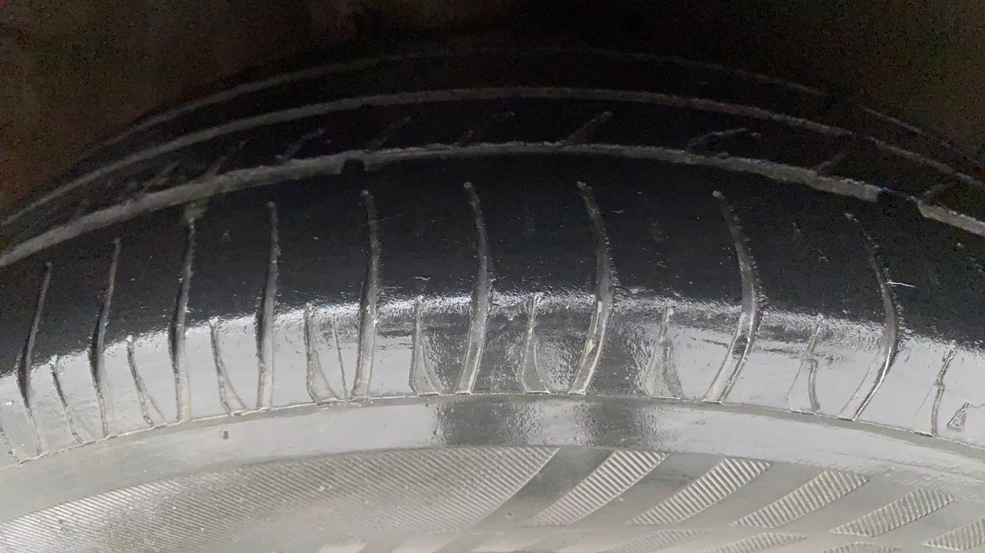 2015 Maruti Celerio ZXI, Petrol, Manual, 1,20,920 km, Right Front Tyre Tread