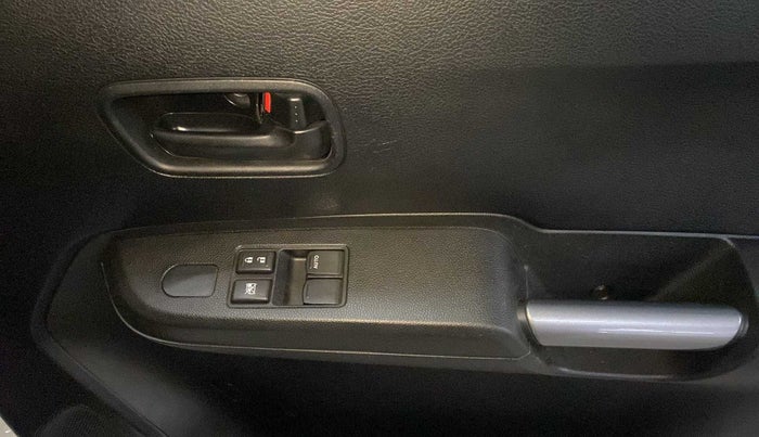 2023 Maruti IGNIS SIGMA 1.2, Petrol, Manual, 5,631 km, Driver Side Door Panels Control
