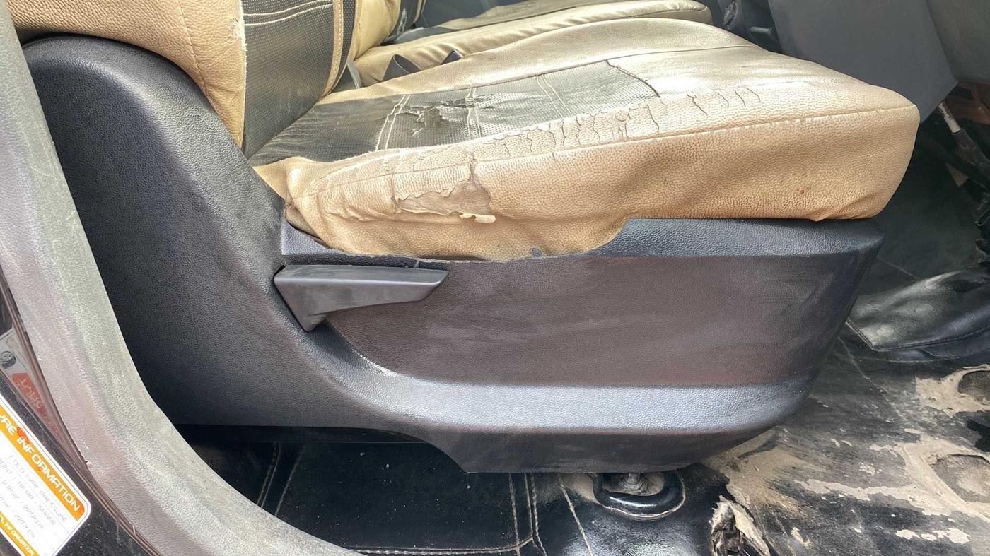 2018 Mahindra KUV 100 NXT K2 P 6 STR, Petrol, Manual, 61,668 km, Driver Side Adjustment Panel