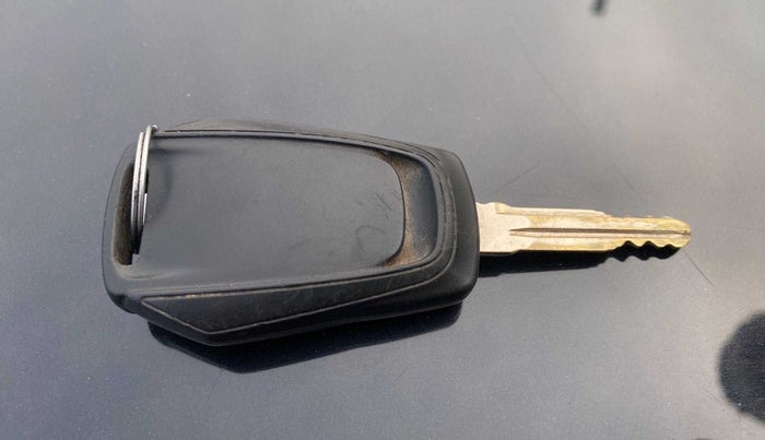 2018 Mahindra KUV 100 NXT K2 P 6 STR, Petrol, Manual, 61,668 km, Key Close Up