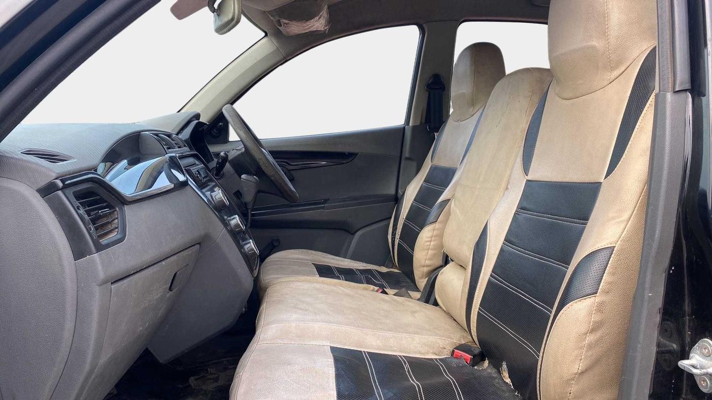 2018 Mahindra KUV 100 NXT K2 P 6 STR, Petrol, Manual, 61,668 km, Right Side Front Door Cabin