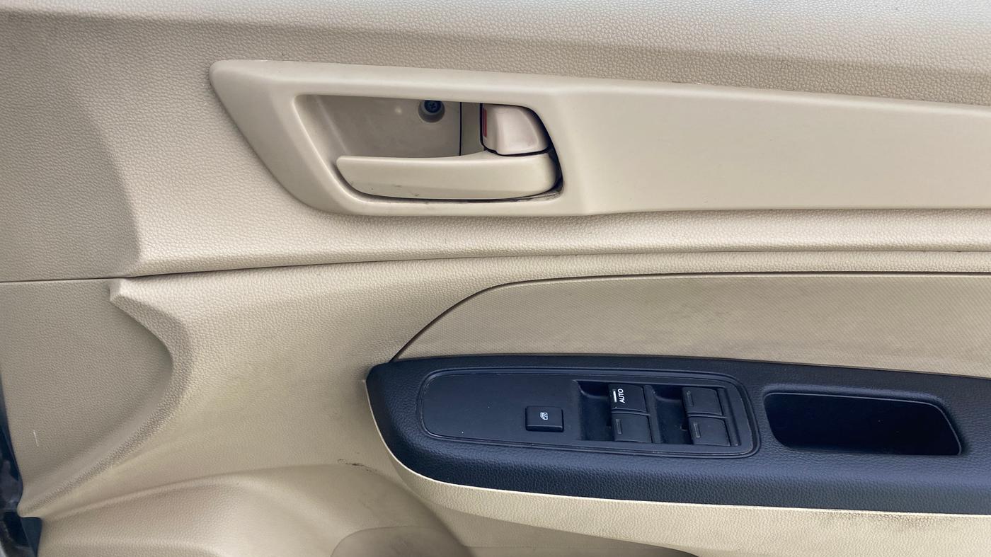 2021 Honda Amaze 1.2L I-VTEC E, Petrol, Manual, 36,145 km, Driver Side Door Panels Control