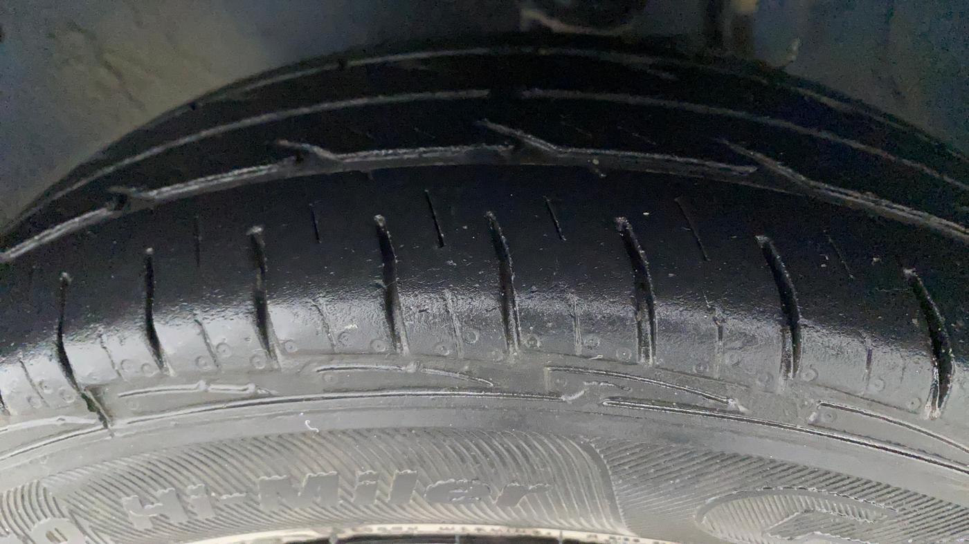 2014 Maruti Alto 800 LXI, Petrol, Manual, 59,012 km, Left Front Tyre Tread