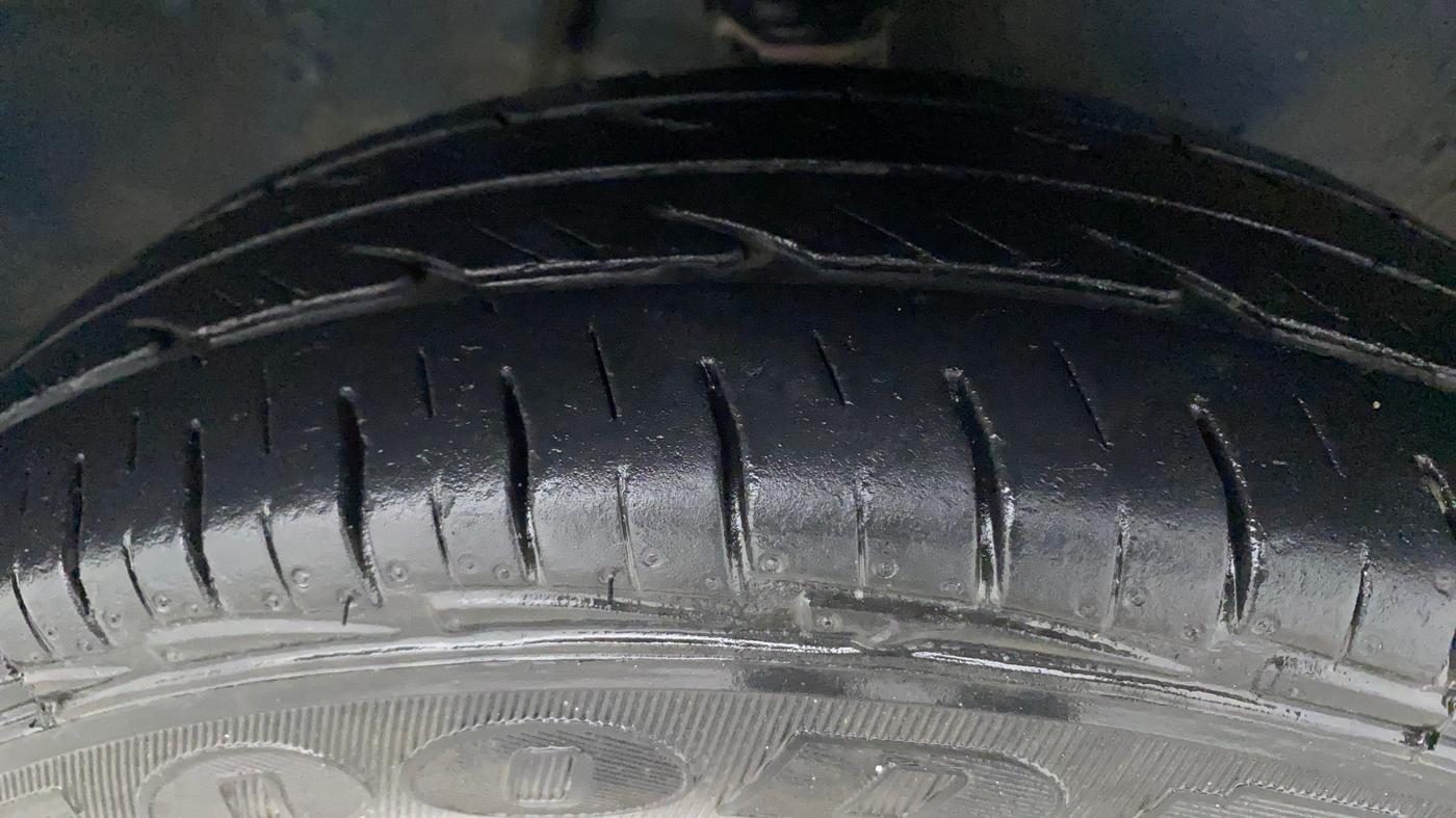 2014 Maruti Alto 800 LXI, Petrol, Manual, 59,012 km, Right Front Tyre Tread