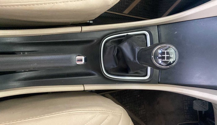 2018 Maruti Ciaz DELTA 1.5 SHVS MT PETROL, Petrol, Manual, 33,464 km, Gear Lever