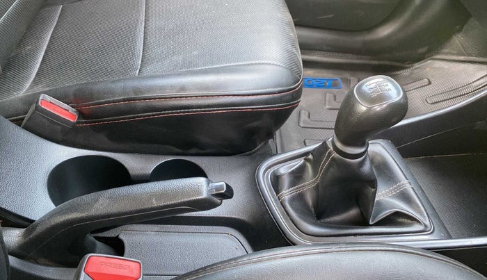 2021 Hyundai NEW I20 MAGNA 1.2 MT, Petrol, Manual, 31,650 km, Gear Lever