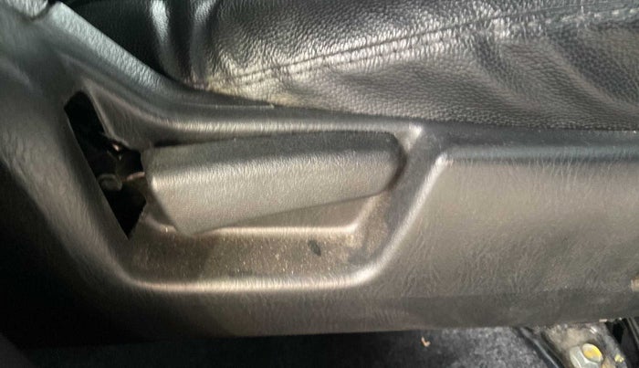 2019 Maruti Alto VXI, Petrol, Manual, 60,019 km, Driver Side Adjustment Panel