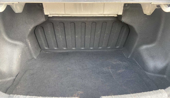 2017 Hyundai Xcent SX 1.2, Petrol, Manual, 39,965 km, Boot Inside