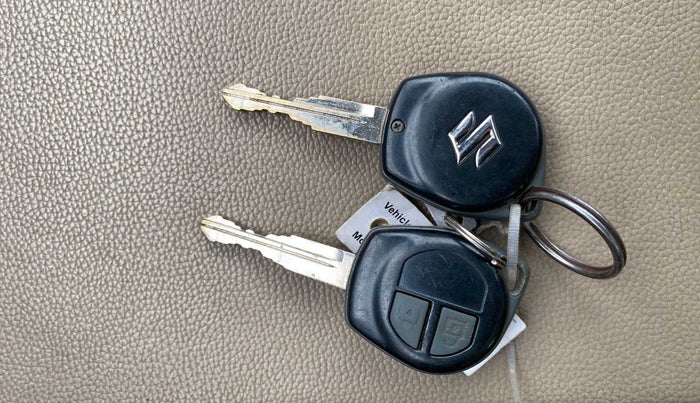 2015 Maruti Swift Dzire VXI, Petrol, Manual, 39,812 km, Key Close Up