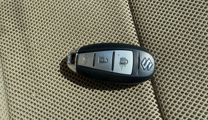 2016 Maruti Ciaz ZXI AT, Petrol, Automatic, 89,757 km, Key Close Up