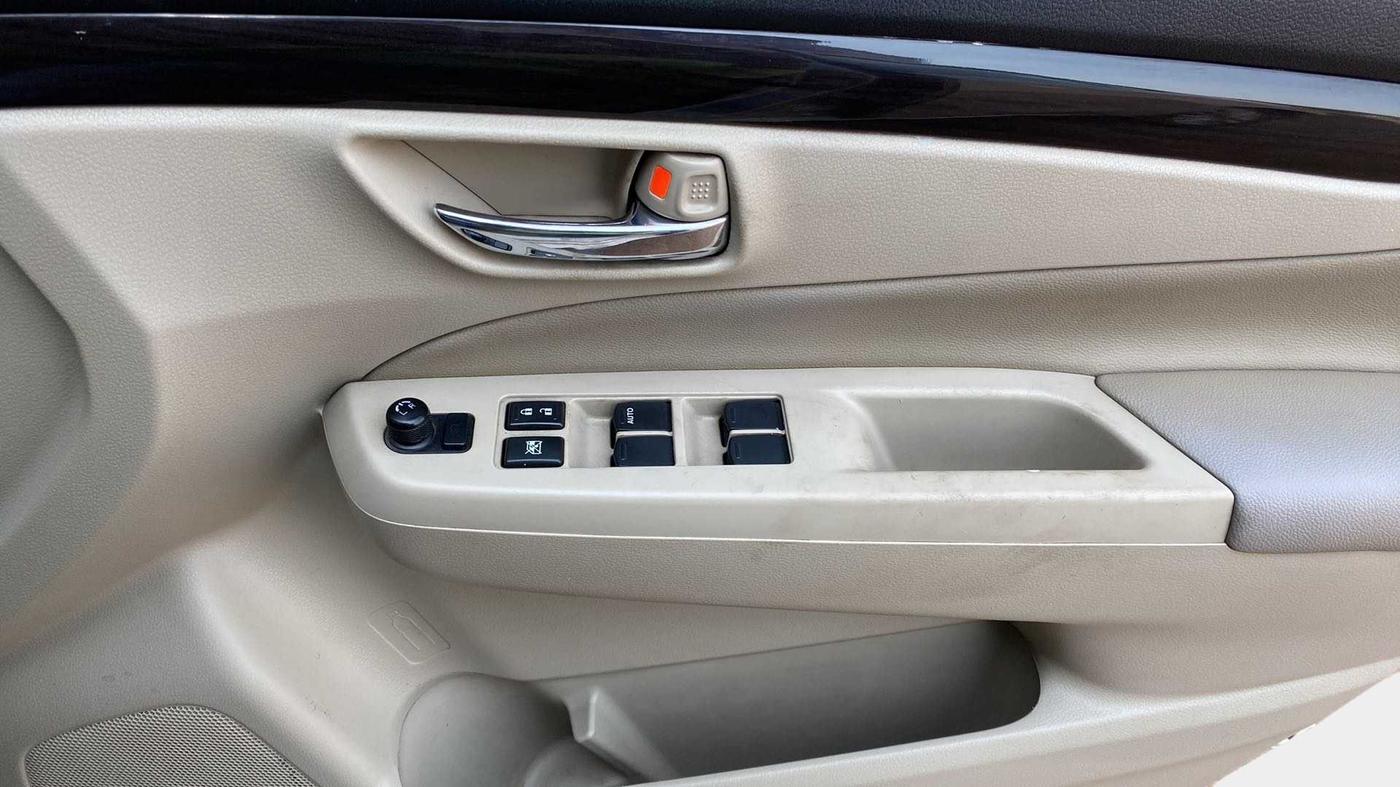 2016 Maruti Ciaz ZXI AT, Petrol, Automatic, 89,757 km, Driver Side Door Panels Control