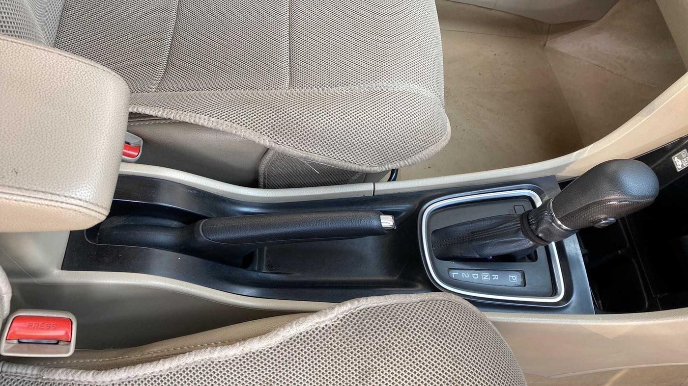 2016 Maruti Ciaz ZXI AT, Petrol, Automatic, 89,757 km, Gear Lever