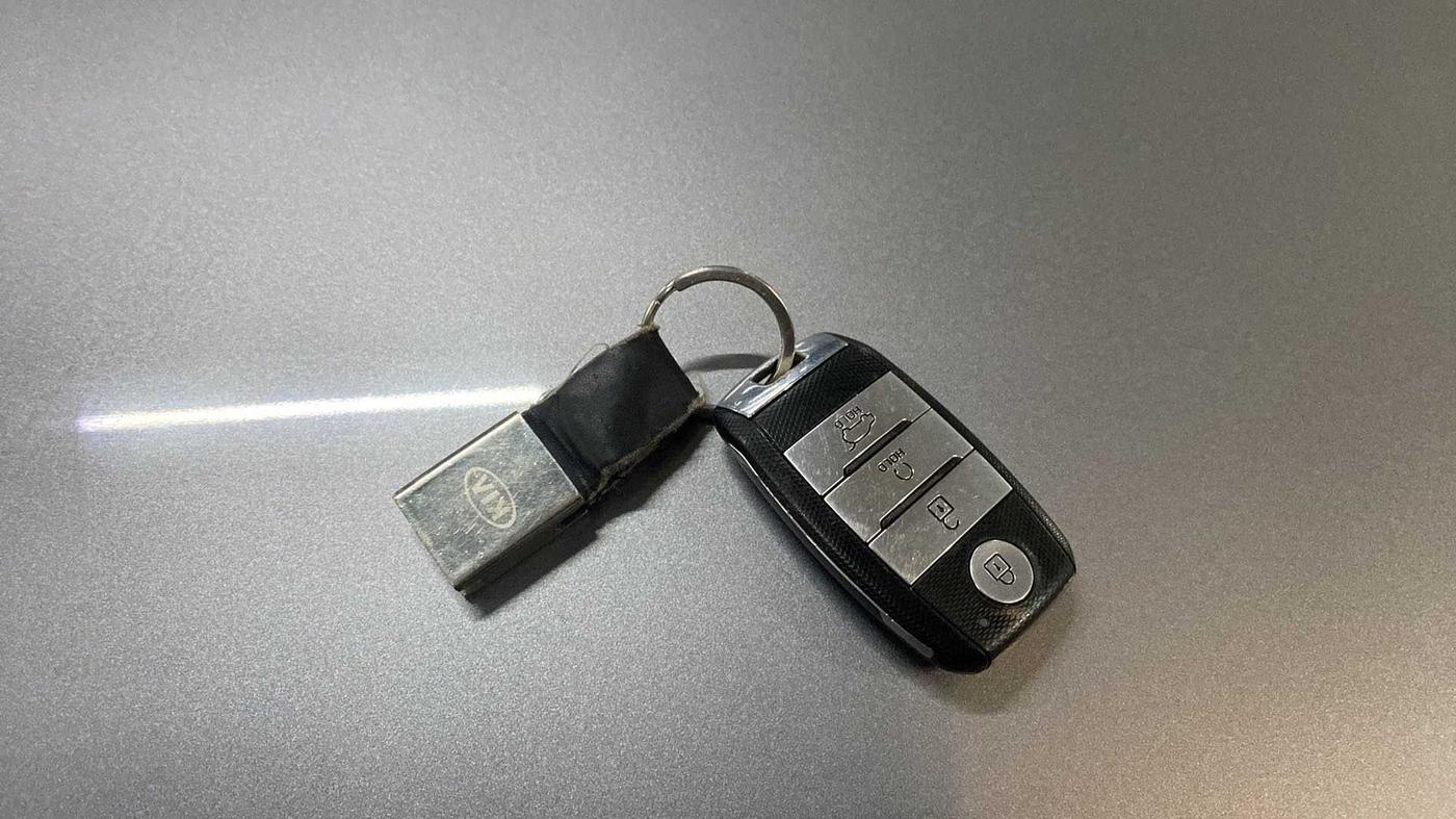 2021 KIA SONET HTX 1.0 IMT, Petrol, Manual, 28,755 km, Key Close Up