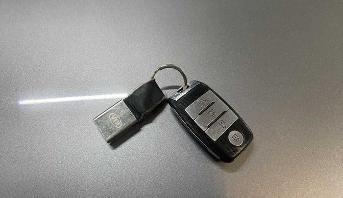 2021 KIA SONET HTX 1.0 IMT, Petrol, Manual, 28,755 km, Key Close Up