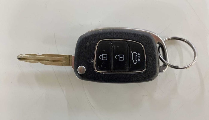 2020 Hyundai VENUE S 1.2, Petrol, Manual, 14,291 km, Key Close Up