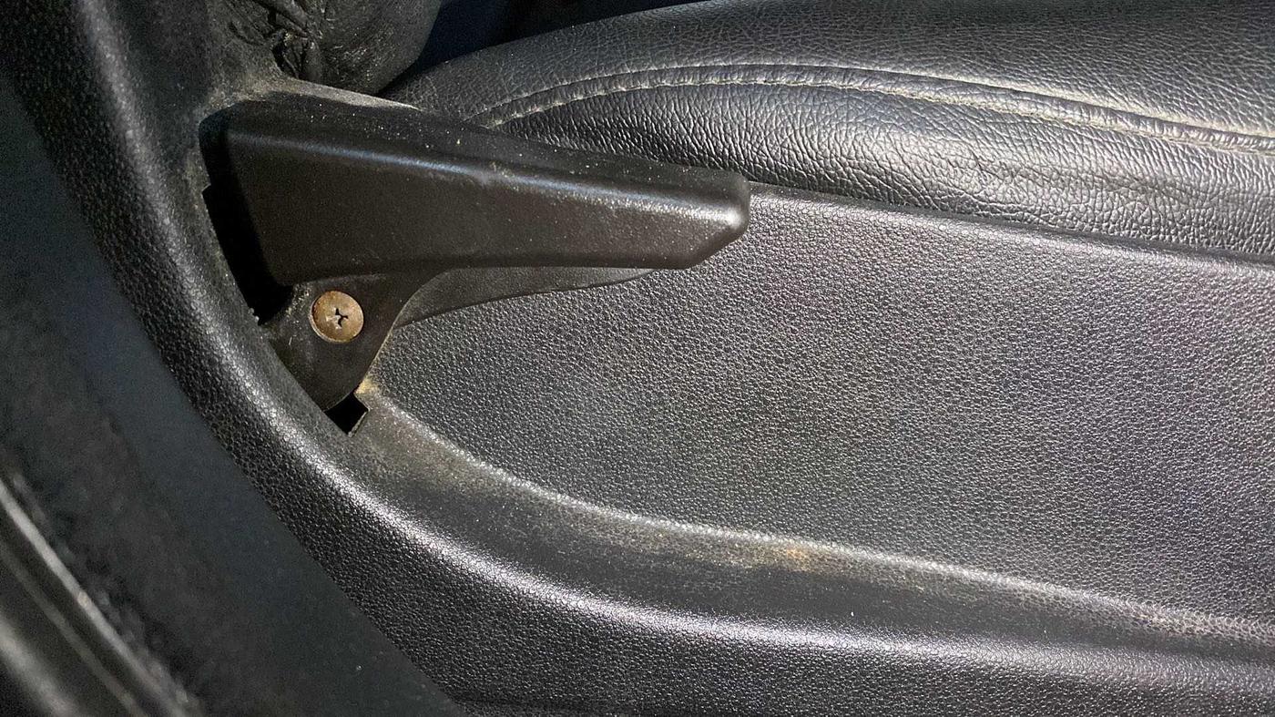 2018 Tata NEXON XM PETROL, CNG, Manual, 71,403 km, Driver Side Adjustment Panel