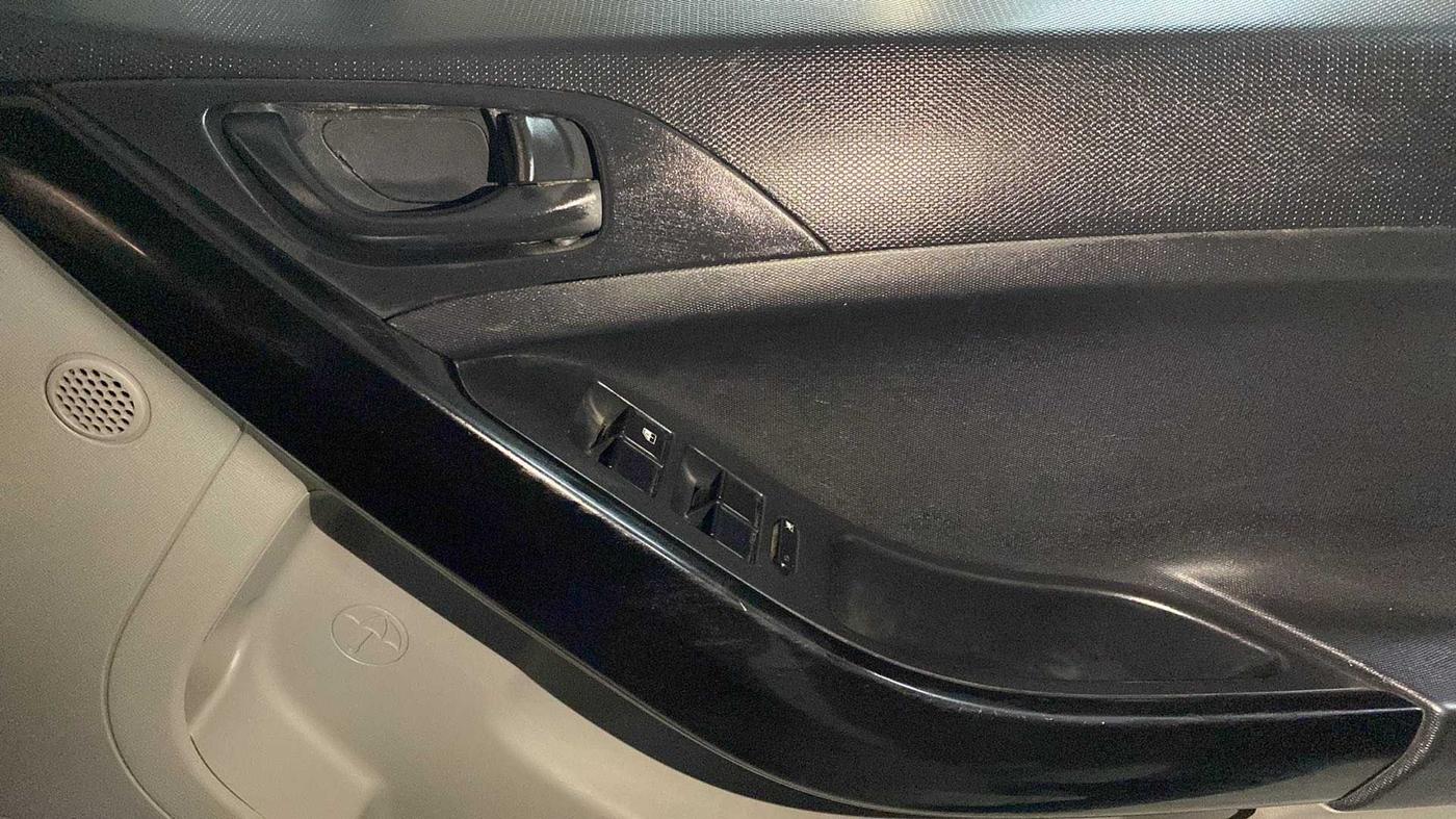 2018 Tata NEXON XM PETROL, CNG, Manual, 71,403 km, Driver Side Door Panels Control