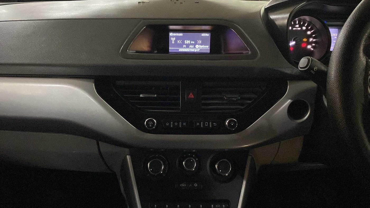 2018 Tata NEXON XM PETROL, CNG, Manual, 71,403 km, Air Conditioner