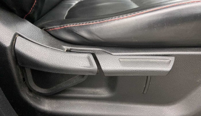 2020 KIA SONET HTK PLUS 1.5, Diesel, Manual, 64,930 km, Driver Side Adjustment Panel