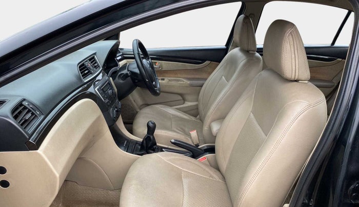 2016 Maruti Ciaz VXI, Petrol, Manual, 48,893 km, Right Side Front Door Cabin