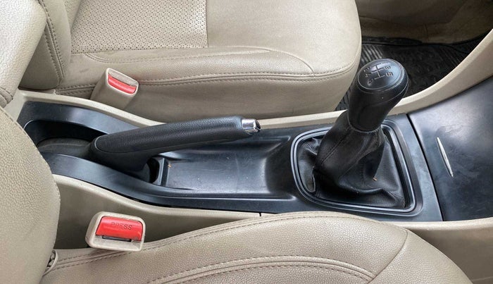 2016 Maruti Ciaz VXI, Petrol, Manual, 48,893 km, Gear Lever