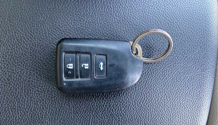 2018 Toyota YARIS V MT, Petrol, Manual, 63,429 km, Key Close Up