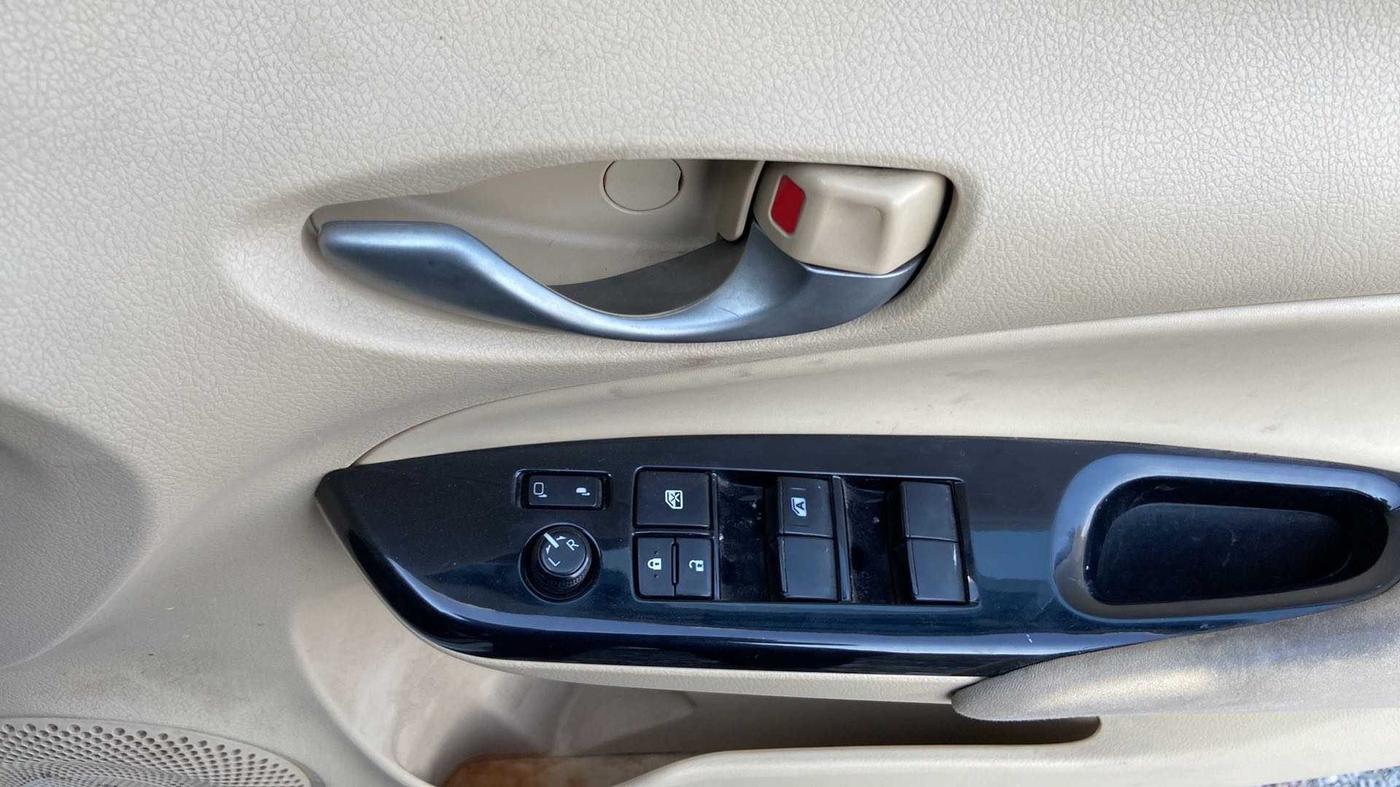 2018 Toyota YARIS V MT, Petrol, Manual, 63,429 km, Driver Side Door Panels Control