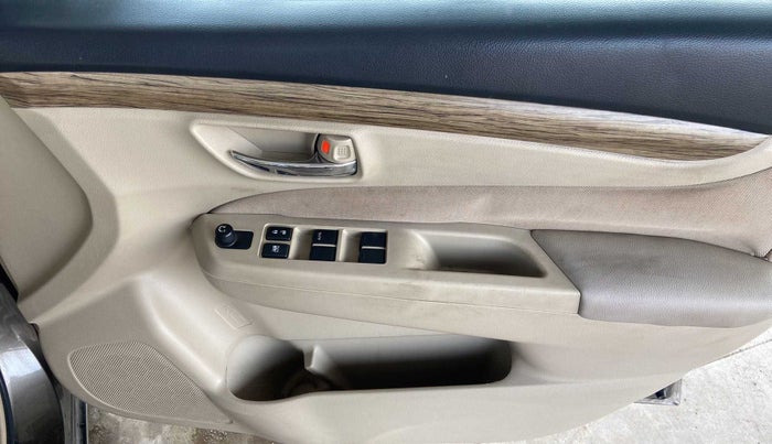 2019 Maruti Ciaz DELTA 1.5 SHVS MT PETROL, Petrol, Manual, 70,604 km, Driver Side Door Panels Control