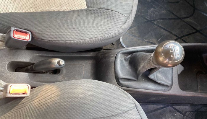 2017 Hyundai Eon ERA +, Petrol, Manual, 28,332 km, Gear Lever