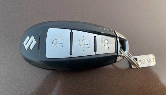 2015 Maruti Ciaz ZXI, Petrol, Manual, 79,639 km, Key Close Up