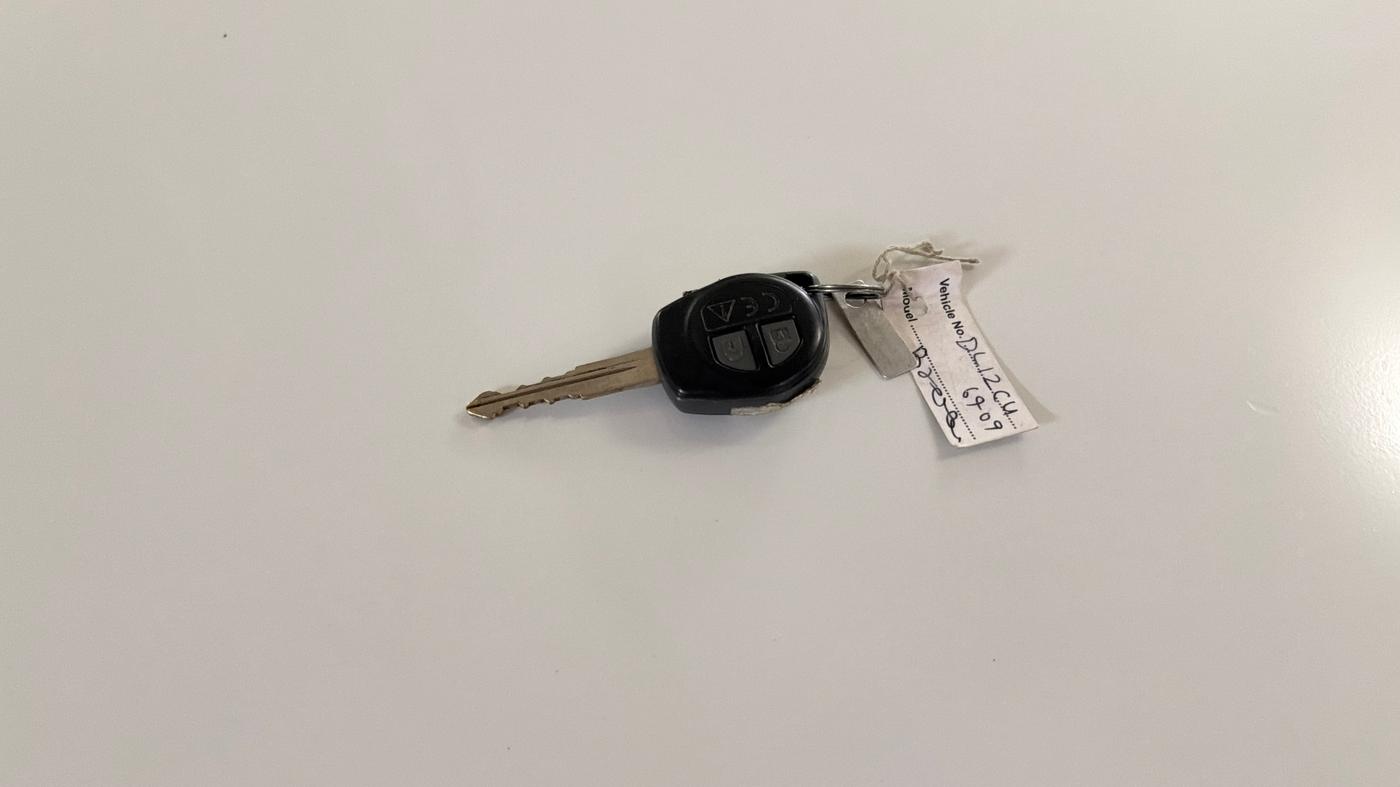 2022 Maruti Vitara Brezza LXI, Petrol, Manual, 52,003 km, Key Close Up