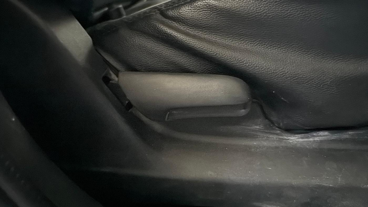 2022 Maruti Vitara Brezza LXI, Petrol, Manual, 52,003 km, Driver Side Adjustment Panel