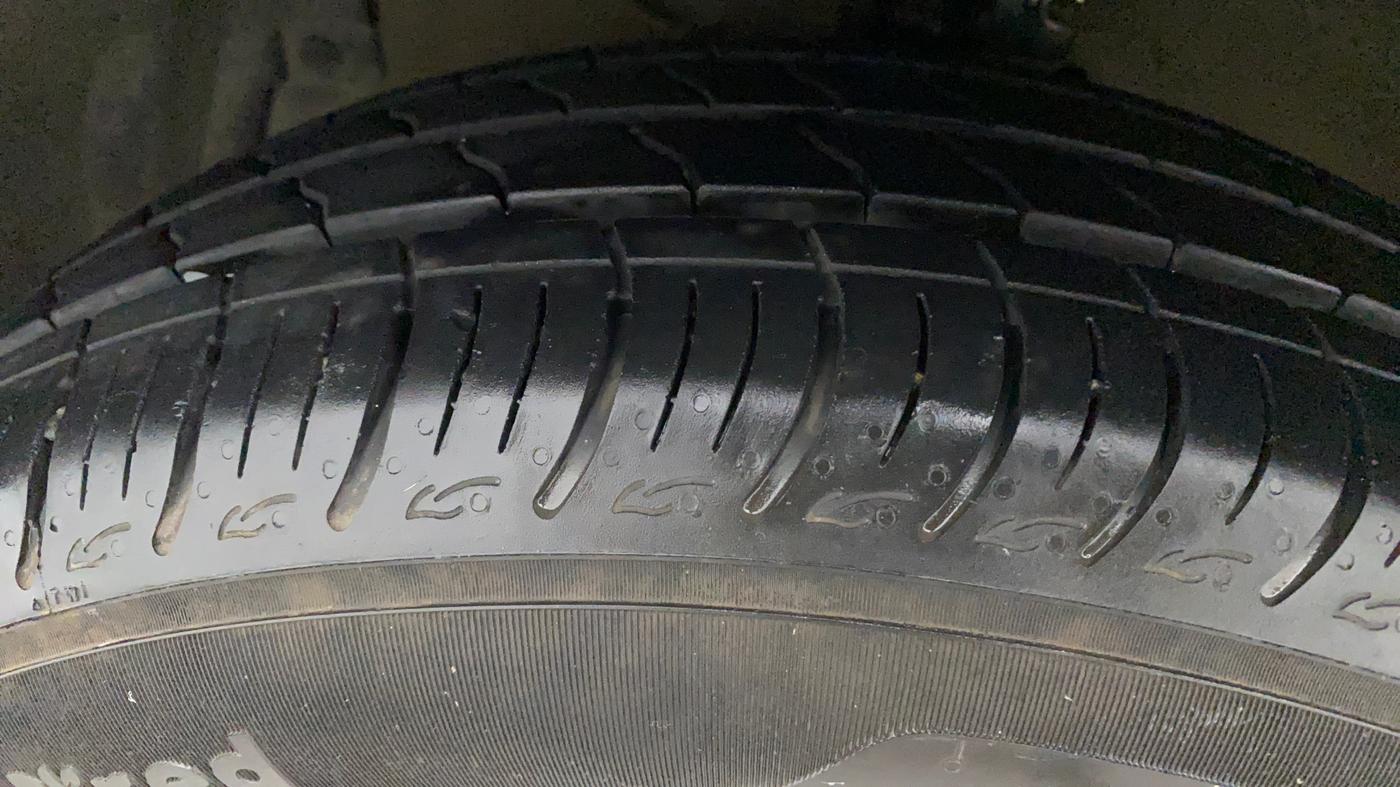 2016 Maruti Ciaz ZDI SHVS, Diesel, Manual, 71,483 km, Left Front Tyre Tread