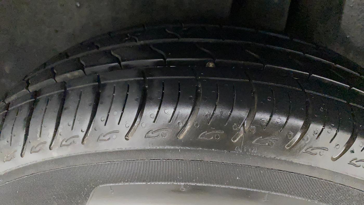2016 Maruti Ciaz ZDI SHVS, Diesel, Manual, 71,483 km, Left Rear Tyre Tread